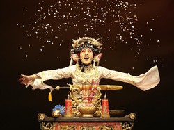 Pentas Opera Ular Putih Siap Sapa Virtual Penonton Teater