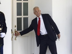 Gedung Putih Tegur Penasihat Trump yang Kritik Pakar Kesehatan Top