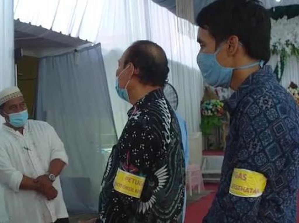 Nasib Pengantin di Kabupaten Bekasi Batal Resepsi, Makanan Dibagikan ke Yatim Nasib Pengantin di Kabupaten Bekasi Batal Resepsi, Makanan Dibagikan ke Yatim