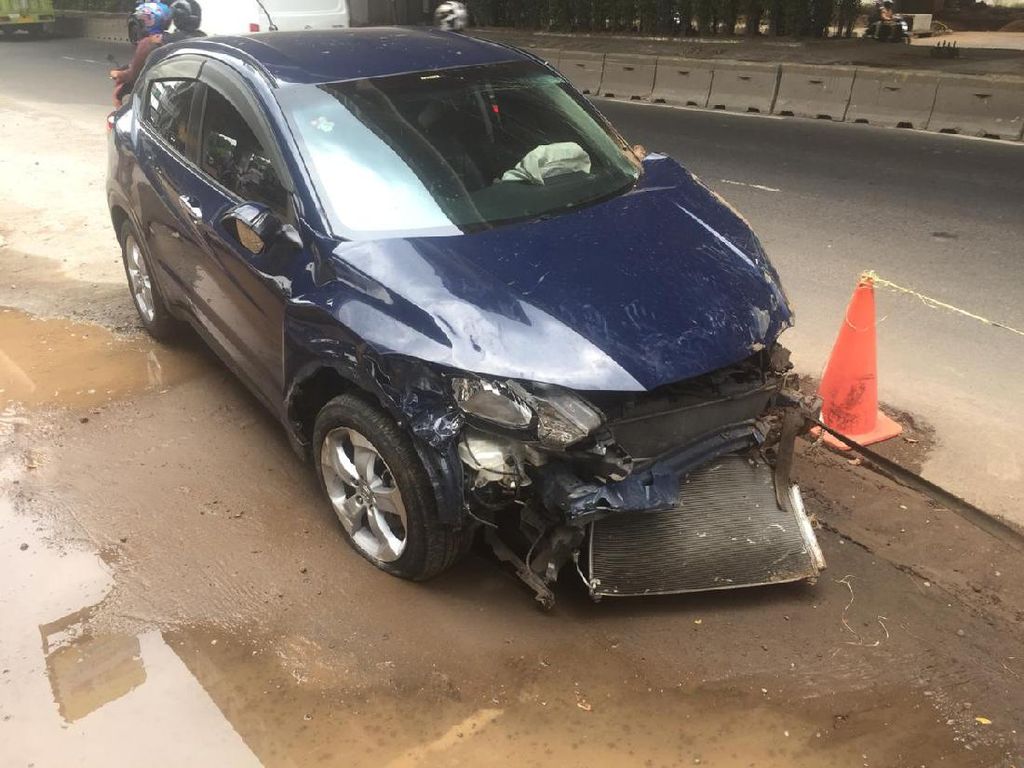 Ringsek, Begini Penampakan Mobil Maut yang Tewaskan 2 Orang di Jaktim Ringsek, Begini Penampakan Mobil Maut yang Tewaskan 2 Orang di Jaktim