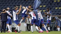 Para pemain Porto melakukan perayakan di tengah lapangan. AP Photo/Luis Vieira.