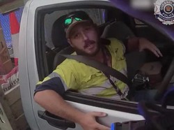 Lagi Ngebut 100 Km/Jam, Kaki Sopir Dililit Ular Berbisa Mematikan