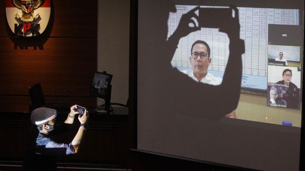 Terbukti Korupsi Alkes, Wawan Divonis 4 Tahun Bui