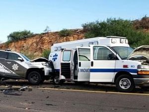 Pakai Mode Autopilot, Tesla Hajar Ambulans dan Mobil Polisi