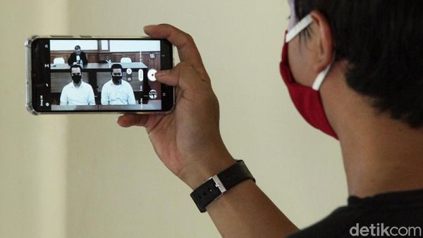 Tok! Penyiram Air Keras ke Novel Baswedan Divonis 2 dan 1,5 Tahun Bui