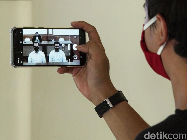 Tok! Penyiram Air Keras ke Novel Baswedan Divonis 2 dan 1,5 Tahun Bui