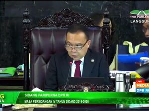 Pimpinan DPR Minta Paripurna Selesai Cepat Agar Massa Demo Pulang Pimpinan DPR Minta Paripurna Selesai Cepat Agar Massa Demo Pulang