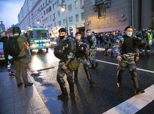 Polisi Rusia Tutup Kota untuk Cegah Massa Protes Pembebasan Navalny Polisi Rusia Tutup Kota untuk Cegah Massa Protes Pembebasan Navalny