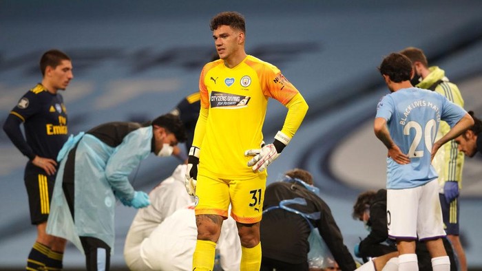 MANCHESTER, ENGLAND - JUNE 17: Ederson of Manchester City reacts as Eric Garcia of Manchester City receives medical treatment during the Premier League match between Manchester City and Arsenal FC at Etihad Stadium on June 17, 2020 in Manchester, United Kingdom. (Photo by Dave Thompson/ Pool via Getty Images)