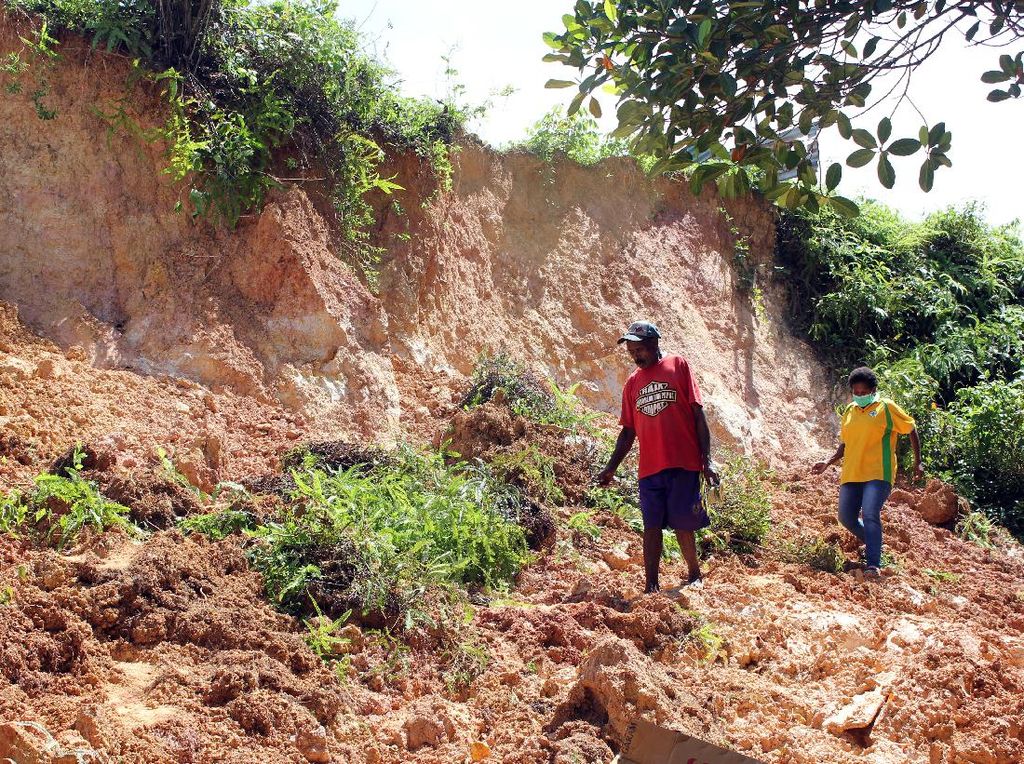 4 Orang Tewas Imbas Longsor di Kota Sorong 4 Orang Tewas Imbas Longsor di Kota Sorong