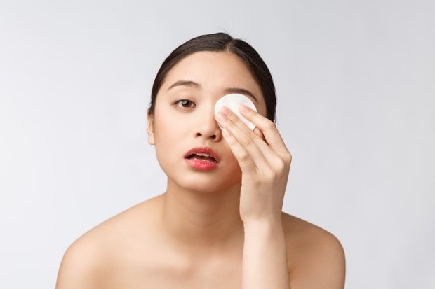 Tidak menghapus makeup satu arah