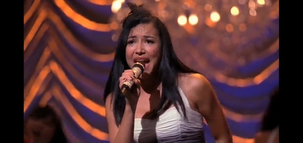 Penampilan Naya Rivera menyanyikan lagu Valerie di serial Glee.