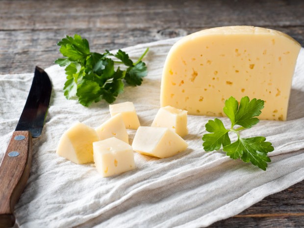 keju kaya akan kalsium, protein, vitamin B12, selenium, fosfor, dan masih banyak lagi.