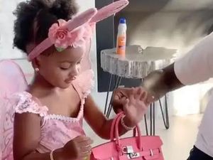 Baru 2 Tahun, Anak Cardi B Punya Tas Hermes Rp 118 Juta Baru 2 Tahun, Anak Cardi B Punya Tas Hermes Rp 118 Juta