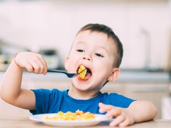 Si Kecil Hanya Mau Makan Telur Saja, Apakah Nutrisinya Cukup?