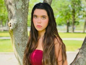 Kisah Inspiratif Remaja Cantik Bermata Buta yang Sukses Jadi Atlet Renang