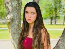 Kisah Inspiratif Remaja Cantik Bermata Buta yang Sukses Jadi Atlet Renang