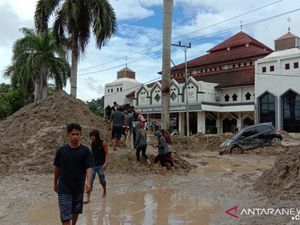 4 Sekolah di Masamba-Sabbang Luwu Utara Masih Berlumpur dan Banjir