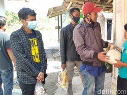 Cegah Kerumunan, Penyaluran Bantuan COVID-19 di Tasik Door to Door