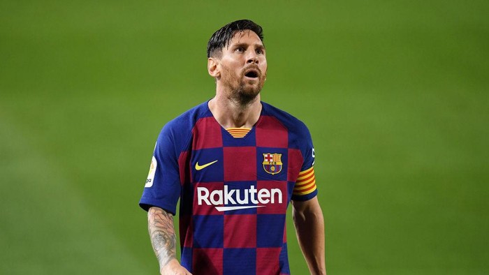 BARCELONA, SPAIN - JULY 16: Lionel Messi of FC Barcelona shows his disappointment during the Liga match between FC Barcelona and CA Osasuna at Camp Nou on July 16, 2020 in Barcelona, Spain. (Photo by David Ramos/Getty Images)