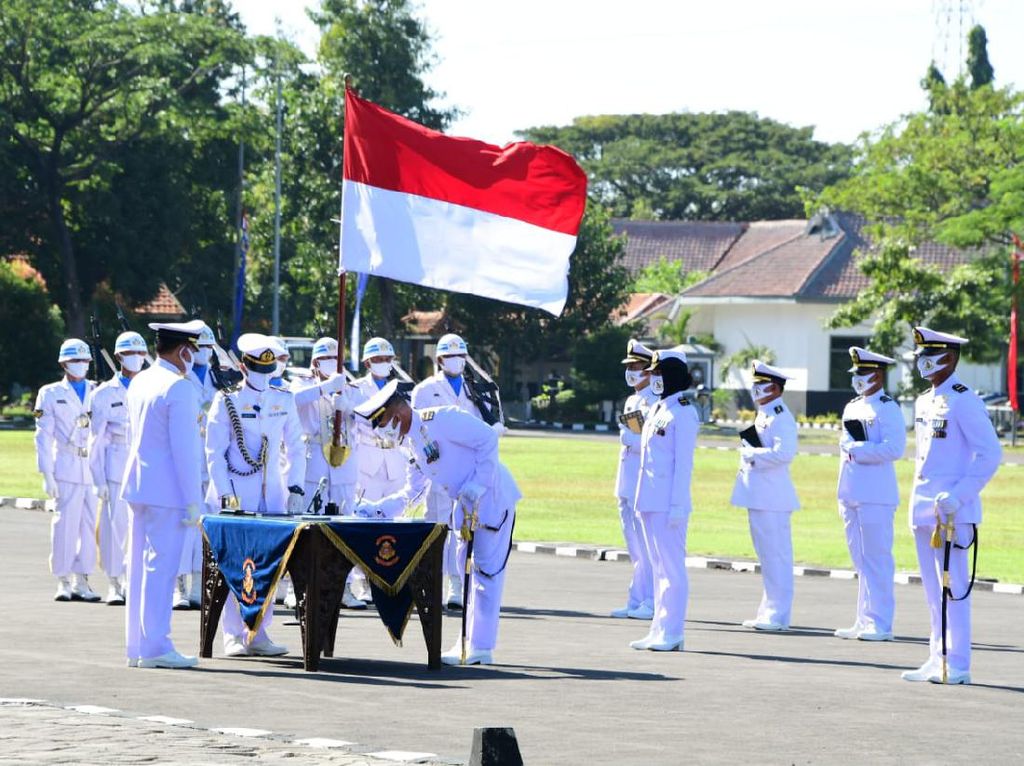 KASAL Pimpin Upacara Kelulusan 323 Perwira Diktukpa TNI AL Angkatan ke-49