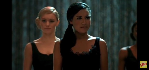 Penampilan Naya Rivera menyanyikan lagu mash-up di serial Glee.