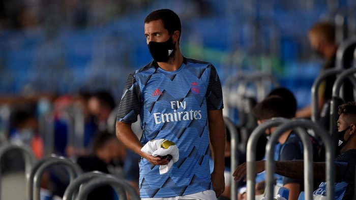MADRID, SPAIN - JULY 10: Eden Hazard of Real Madrid looks on during the Liga match between Real Madrid CF and Deportivo Alaves at Estadio Alfredo Di Stefano on July 10, 2020 in Madrid, Spain. (Photo by Denis Doyle/Getty Images)