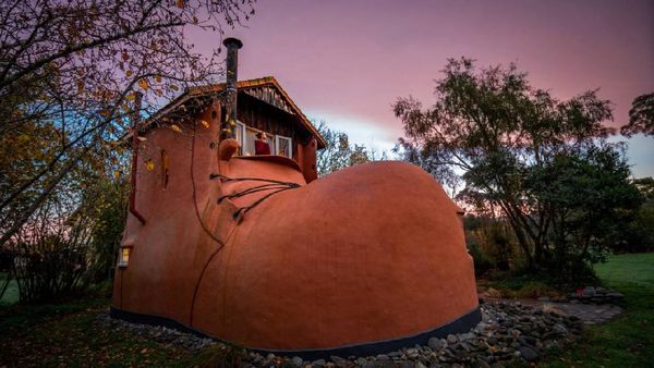 Hotel Kok Bentuknya Sepatu Boots?