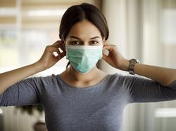 Warga Lampung Ramai-ramai Beli Masker Imbas Hujan Abu Vulkanik