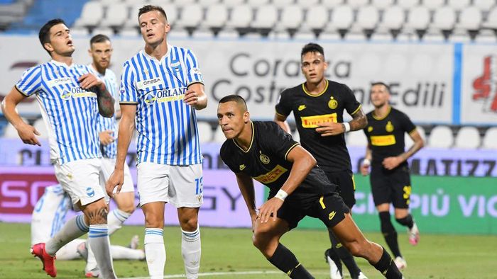 Inter Milan, SPAL FERRARA, ITALY - JULY 16: Alexis Sanchez of FC Internazionale
celebrates after scoring his teams third goal during the Serie A match between SPAL and FC Internazionale at Stadio Paolo Mazza on July 16, 2020 in Ferrara, Italy. (Photo by Alessandro Sabattini/Getty Images)