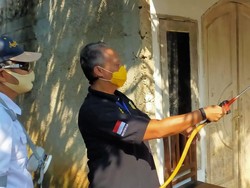 Kemnaker Gelar Penyemprotan Disinfektan di Pondok Cabe Tangsel