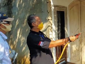 Kemnaker Gelar Penyemprotan Disinfektan di Pondok Cabe Tangsel Kemnaker Gelar Penyemprotan Disinfektan di Pondok Cabe Tangsel