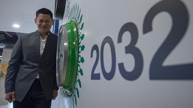 Ketua Umum Komite Olimpiade Indonesia (KOI) Raja Sapta Oktohari berpose di kantornya di Senayan, Jakarta, Kamis (16/7/2020). ANTARA FOTO/Aditya Pradana Putra/aww.  *** Local Caption ***