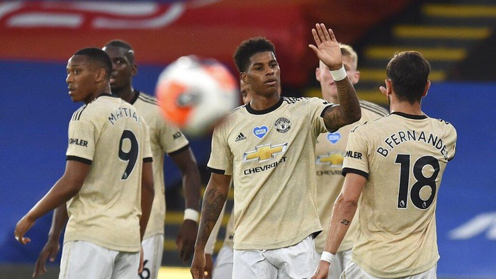Manchester Uniteds Marcus Rashford, center, celebrates after scoring the opening goal during the English Premier League soccer match between Crystal Palace and Manchester United at Selhurst Park in London, England, Thursday, July 16, 2020. (AP Photo/Glyn Kirk, Pool)