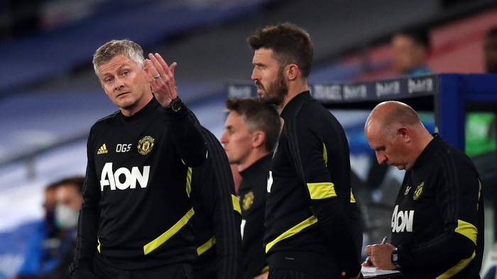 LONDON, ENGLAND - JULY 16: Ole Gunnar Solskjaer, Manager of Manchester United reacts during the Premier League match between Crystal Palace and Manchester United at Selhurst Park on July 16, 2020 in London, England. Football Stadiums around Europe remain empty due to the Coronavirus Pandemic as Government social distancing laws prohibit fans inside venues resulting in all fixtures being played behind closed doors. (Photo by Peter Cziborra/Pool via Getty Images)