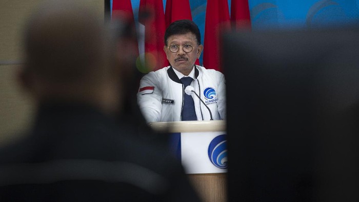 Menkominfo Johnny G. PLate Menteri Komunikasi dan Informatika (Menkominfo) Johnny G. PLate menyampaikan sambutannya dalam peluncuran Gerakan Nasional Bangga Buatan Indonesia (Gernas BBI) di Jakarta, Kamis (16/7/2020). Kemenkominfo meluncurkan Gernas BBI dengan mendorong transformasi digital di masa adaptasi kebiasaan baru (AKB) melalui pemberian stimulus maupun fasilitasi UMKM dan ultra mikro sekaligus mendorong kesadaran konsumen Indonesia memanfaatkan teknologi serta membeli produk dalam negeri. ANTARA FOTO/Aditya Pradana Putra/aww.
*** Local Caption ***