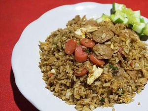 Malam Ini Bisa Mampir ke Tempat Ini Jajan Nasgor Cakalang dan Pete