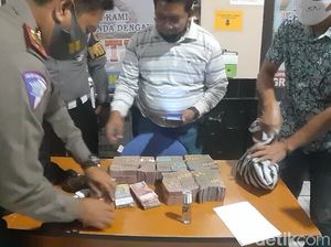 3 Pria Disergap di Tol Sragen, Bawa Ratusan Juta Uang Kasus Penggandaan 3 Pria Disergap di Tol Sragen, Bawa Ratusan Juta Uang Kasus Penggandaan