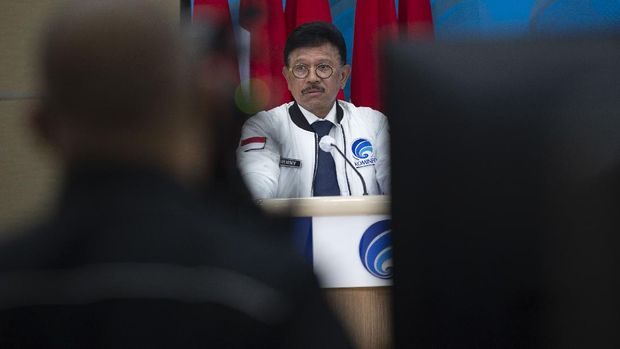 Menteri Komunikasi dan Informatika (Menkominfo) Johnny G. PLate menyampaikan sambutannya dalam peluncuran Gerakan Nasional Bangga Buatan Indonesia (Gernas BBI) di Jakarta, Kamis (16/7/2020). Kemenkominfo meluncurkan Gernas BBI dengan mendorong transformasi digital di masa adaptasi kebiasaan baru (AKB) melalui pemberian stimulus maupun fasilitasi UMKM dan ultra mikro sekaligus mendorong kesadaran konsumen Indonesia memanfaatkan teknologi serta membeli produk dalam negeri. ANTARA FOTO/Aditya Pradana Putra/aww.  *** Local Caption ***