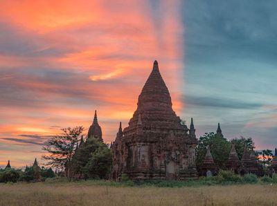 Terpesona Kota 10.000 Kuil di Myanmar