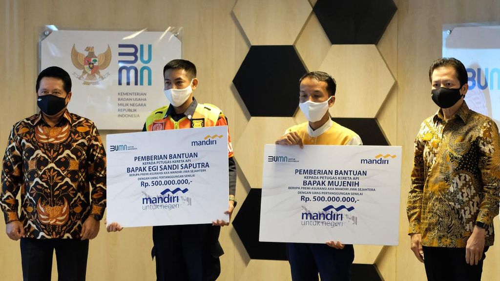 Petugas KRL yang Kembalikan Uang Rp 500 Juta Dapat Asuransi Petugas KRL yang Kembalikan Uang Rp 500 Juta Dapat Asuransi