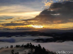 Pesona Puncak Bukit Senayan di Polman, Bak Negeri di Atas Awan Pesona Puncak Bukit Senayan di Polman, Bak Negeri di Atas Awan