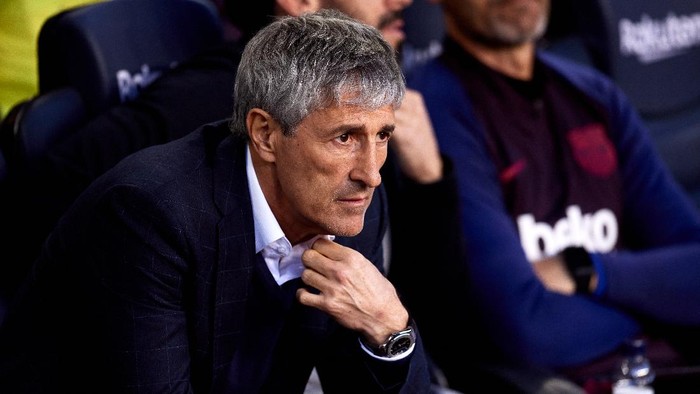 BARCELONA, SPAIN - MARCH 07: Head Coach Quique Setien of FC Barcelona looks on before the Liga match between FC Barcelona and Real Sociedad at Camp Nou on March 07, 2020 in Barcelona, Spain. (Photo by Alex Caparros/Getty Images)