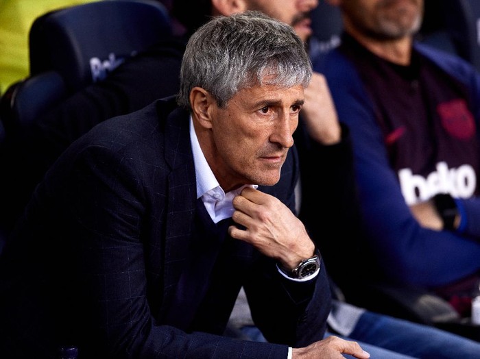 BARCELONA, SPAIN - MARCH 07: Head Coach Quique Setien of FC Barcelona looks on before the Liga match between FC Barcelona and Real Sociedad at Camp Nou on March 07, 2020 in Barcelona, Spain. (Photo by Alex Caparros/Getty Images)