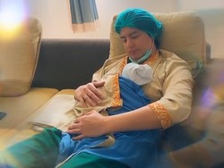 Jadi Ayah Baru, Roger Danuarta Sudah Lihai Gendong Bayi