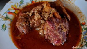 Sedep Tenan! Warung Soponyono Sajikan Tumpang Koyor Khas Salatiga di Jakarta