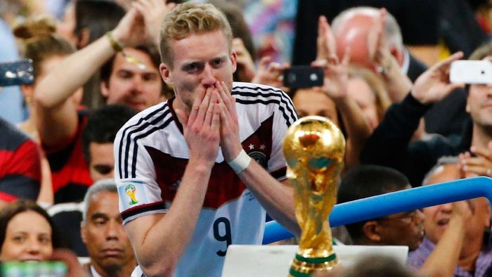 Schuerrle RIO DE JANEIRO, BRAZIL - JULY 13: Andre Schuerrle of Germany looks at the World Cup trophy after defeating Argentina 1-0 in extra time during the 2014 FIFA World Cup Brazil Final match between Germany and Argentina at Maracana on July 13, 2014 in Rio de Janeiro, Brazil. (Photo by Jamie Squire/Getty Images)
