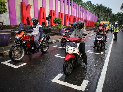 Ruang Henti Sepeda Motor di Lampu Lalu Lintas Ala MotoGP