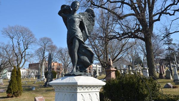 Pemakaman Elite New York Buka Lowongan untuk Seniman, Bayarannya Wow!