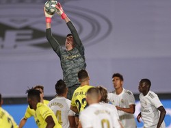 Thibaut Courtois Raih Trofi Zamora, Akhiri Dominasi Jan Oblak